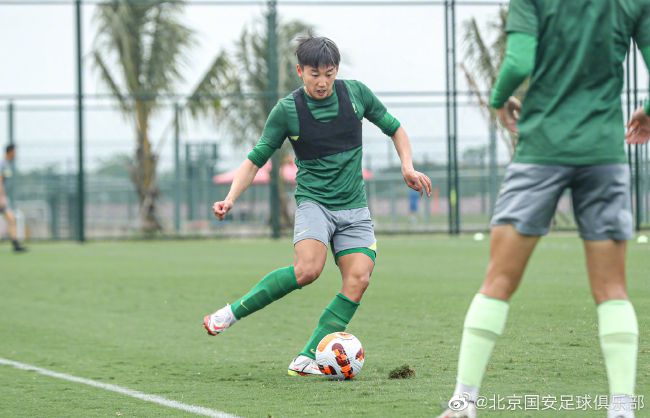 叶辰道了一声对，又问：破军，关于这个费可欣，可还有什么更细一点的资料信息？万破军道：回叶先生，费可欣的资料并不算多，她的人生履历主要就是两个部分，一个是从她六岁开始，一直到去年，大多数的精力基本都放在了学业上，在学习上算是个天才、学霸，才22岁，就已经在斯坦福拿到了博士学位，另一个就是她从十几岁开始就有接触过企业管理，费建中曾把几个市值过亿的项目交给她练手，据说效果都非常不错。
